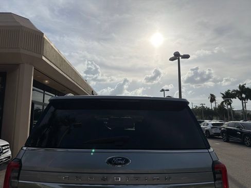 Used 2024 Ford Expedition Platinum AWD/4WD image 5