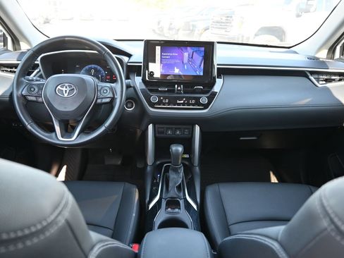 Used 2023 Toyota Corolla Cross XLE w/ Convenience Package FWD image 7