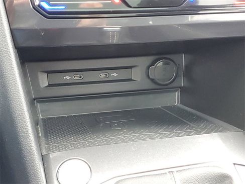 Used 2022 Volkswagen Tiguan SE R-Line image 29