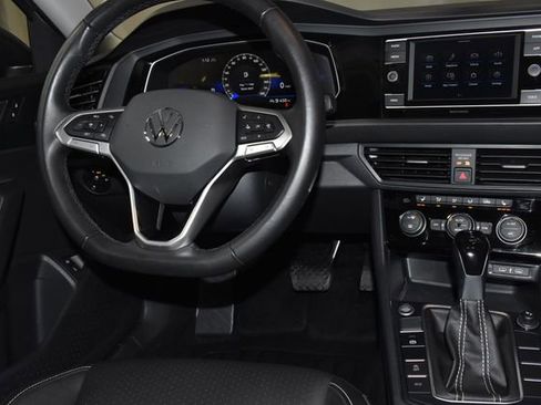 Used 2024 Volkswagen Jetta SE image 13