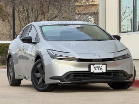 Used 2023 Toyota Prius Limited image 2