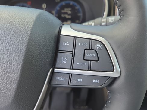 Used 2024 Toyota Highlander Platinum image 32