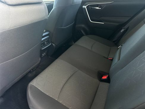 Used 2025 Toyota RAV4 XLE AWD/4WD image 11