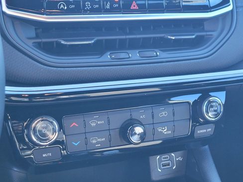 New 2026 Jeep Compass Latitude image 15