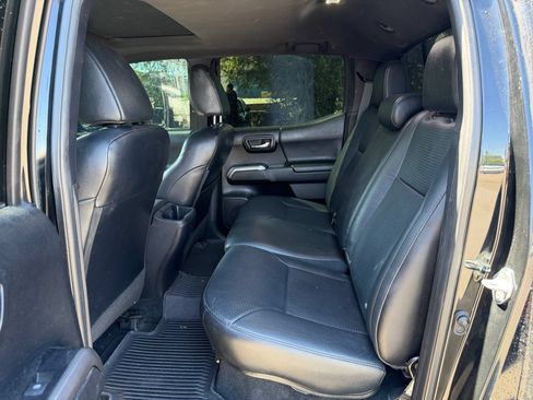 Used 2022 Toyota Tacoma Limited AWD/4WD image 26