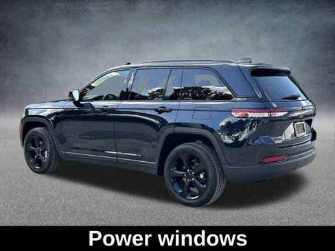 Certified 2024 Jeep Grand Cherokee Limited w/ Black Appearance Package image 9