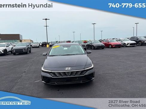Used 2025 Hyundai Elantra Limited FWD image 2