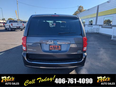 Used 2018 Dodge Grand Caravan SE w/ UConnect Hands-Free Group image 3