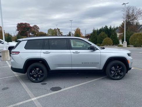New 2025 Jeep Grand Cherokee L Limited w/ Luxury Tech Group II AWD/4WD image 9