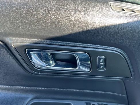 Used 2016 Ford Mustang Premium image 31