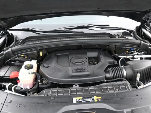 Used 2023 Jeep Grand Cherokee Overland image 15