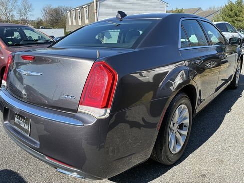 Used 2015 Chrysler 300 Limited image 4