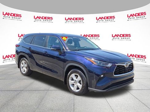 Used 2023 Toyota Highlander LE AWD/4WD image 1