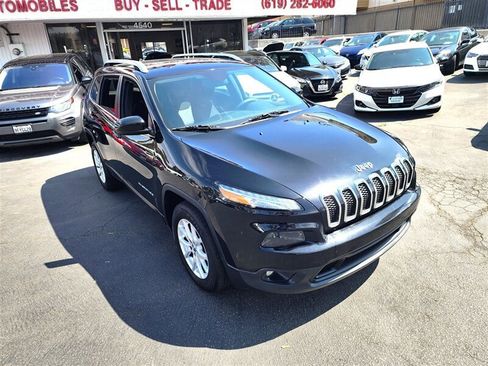 Used 2018 Jeep Cherokee Latitude image 10