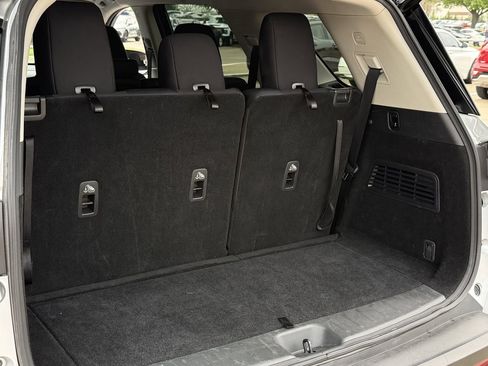 Used 2025 Nissan Pathfinder SV image 26