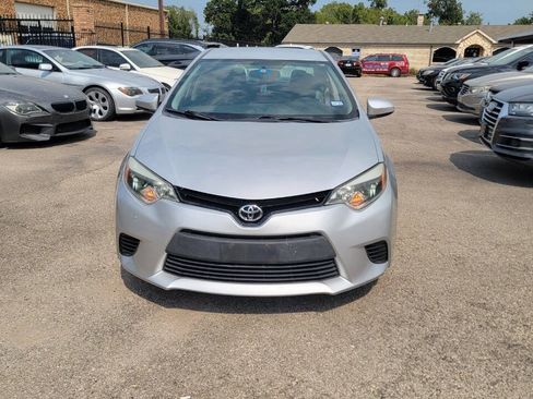 Used 2016 Toyota Corolla LE FWD image 3