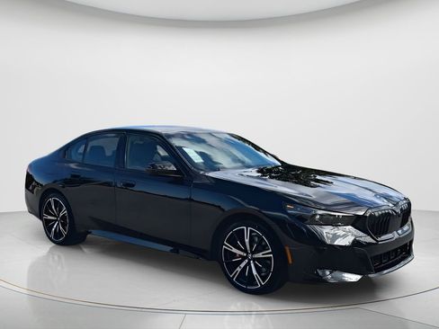 Used 2026 BMW 530i xDrive w/ M Sport Package image 2