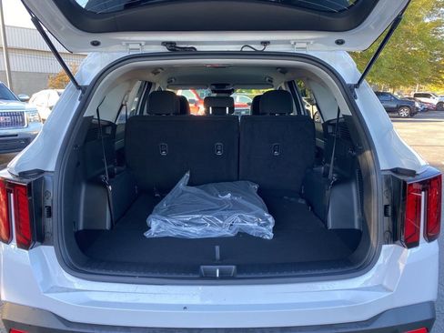 New 2026 Kia Sorento LX image 9