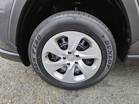 Used 2019 Toyota RAV4 LE FWD image 8