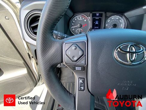 Certified 2022 Toyota Tacoma TRD Off-Road AWD/4WD image 41