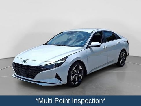 Used 2023 Hyundai Elantra SEL w/ Convenience Package FWD image 4