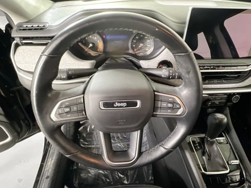 Used 2022 Jeep Compass Latitude AWD/4WD image 11