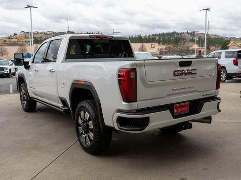 Used 2024 GMC Sierra 3500 Denali w/ Technology Package image 5