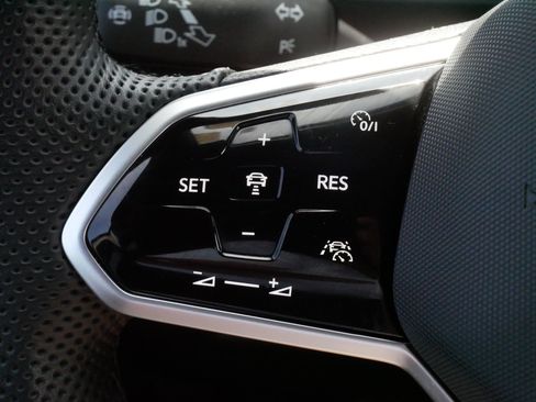 Used 2024 Volkswagen Tiguan SEL R-Line w/ MDO Package, Two-Row AWD/4WD image 26