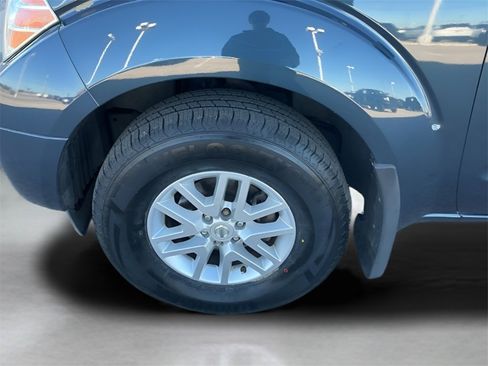 Used 2017 Nissan Frontier SV image 9