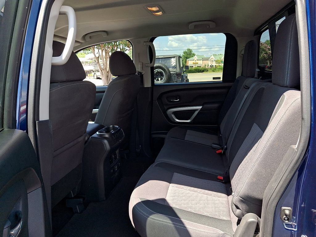 Used 2024 Nissan Titan SV w/ SV Convenience Package RWD image 10