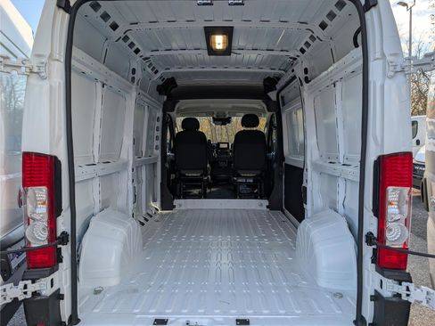 New 2026 RAM ProMaster 2500 w/ Quick Order Package 22G SLT image 10