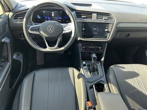 Used 2022 Volkswagen Tiguan SE image 16