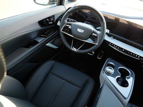 Used 2026 Cadillac Optiq Sport 1 AWD/4WD image 7