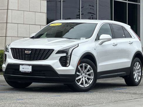 Used 2023 Cadillac XT4 Luxury w/ Cold Weather Package FWD image 8