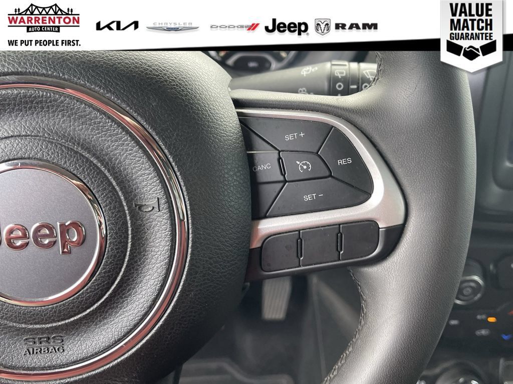 Used 2018 Jeep Renegade Latitude AWD/4WD image 21