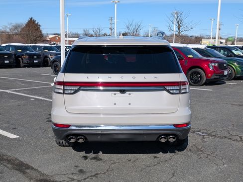 Used 2020 Lincoln Aviator Reserve w/ Equipment Group 202A image 4