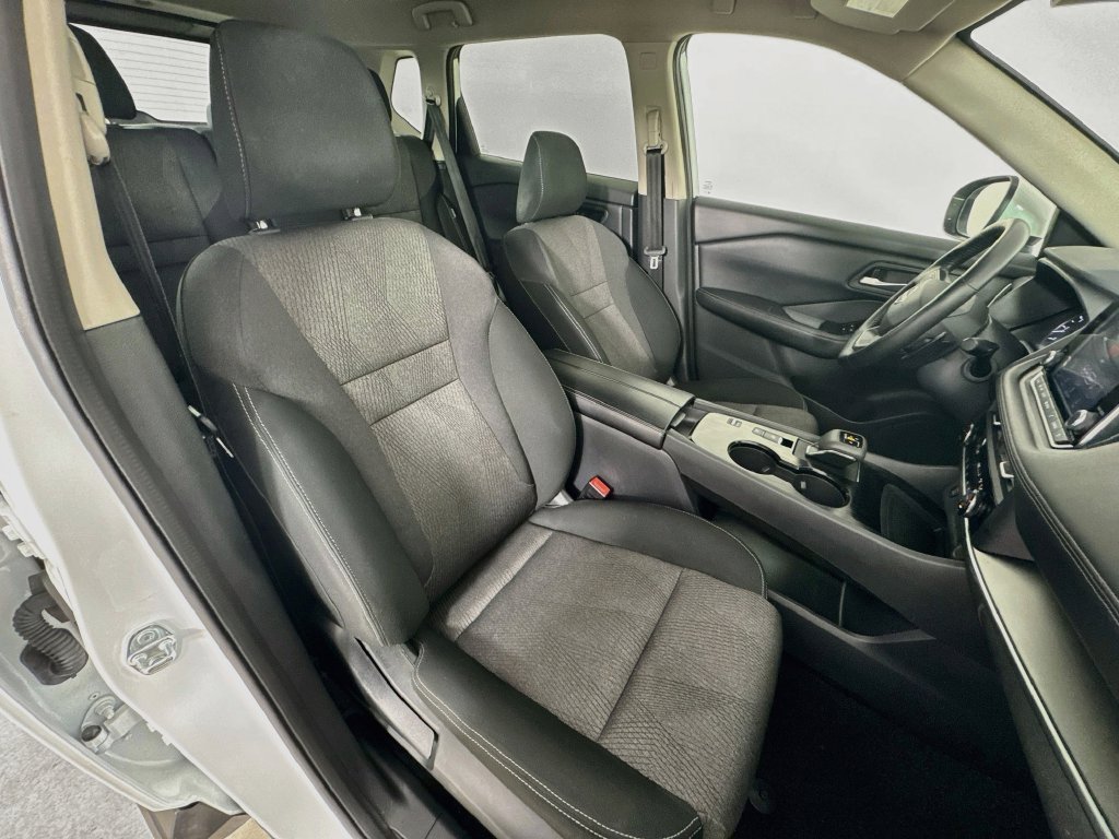 Used 2025 Nissan Rogue SV FWD image 36