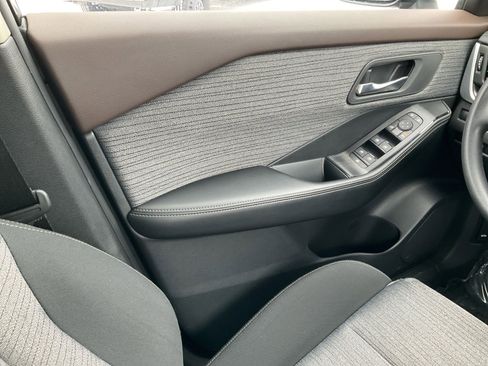 Used 2023 Nissan Rogue SV image 18