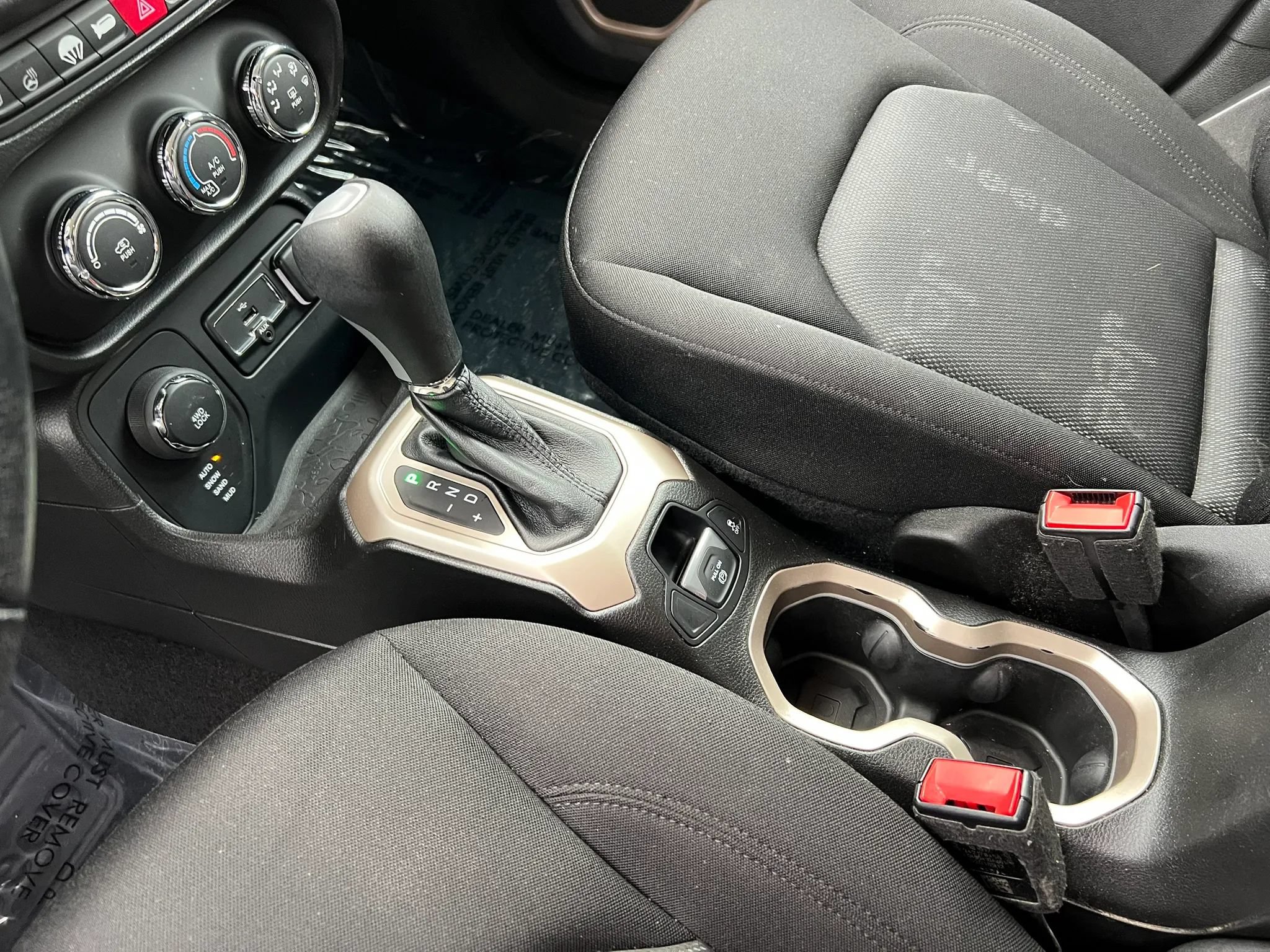 Used 2017 Jeep Renegade Latitude w/ Cold Weather Group AWD/4WD image 18