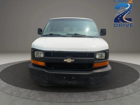 Used 2017 Chevrolet Express 2500 RWD image 3