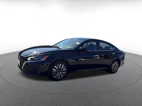 Used 2025 Nissan Altima 2.5 SV FWD image 8