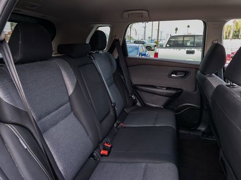 Used 2023 Nissan Rogue SV image 18