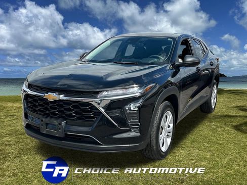 Used 2024 Chevrolet Trax LS FWD image 1