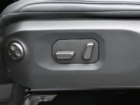 Used 2025 Jeep Wrangler Unlimited Rubicon image 9