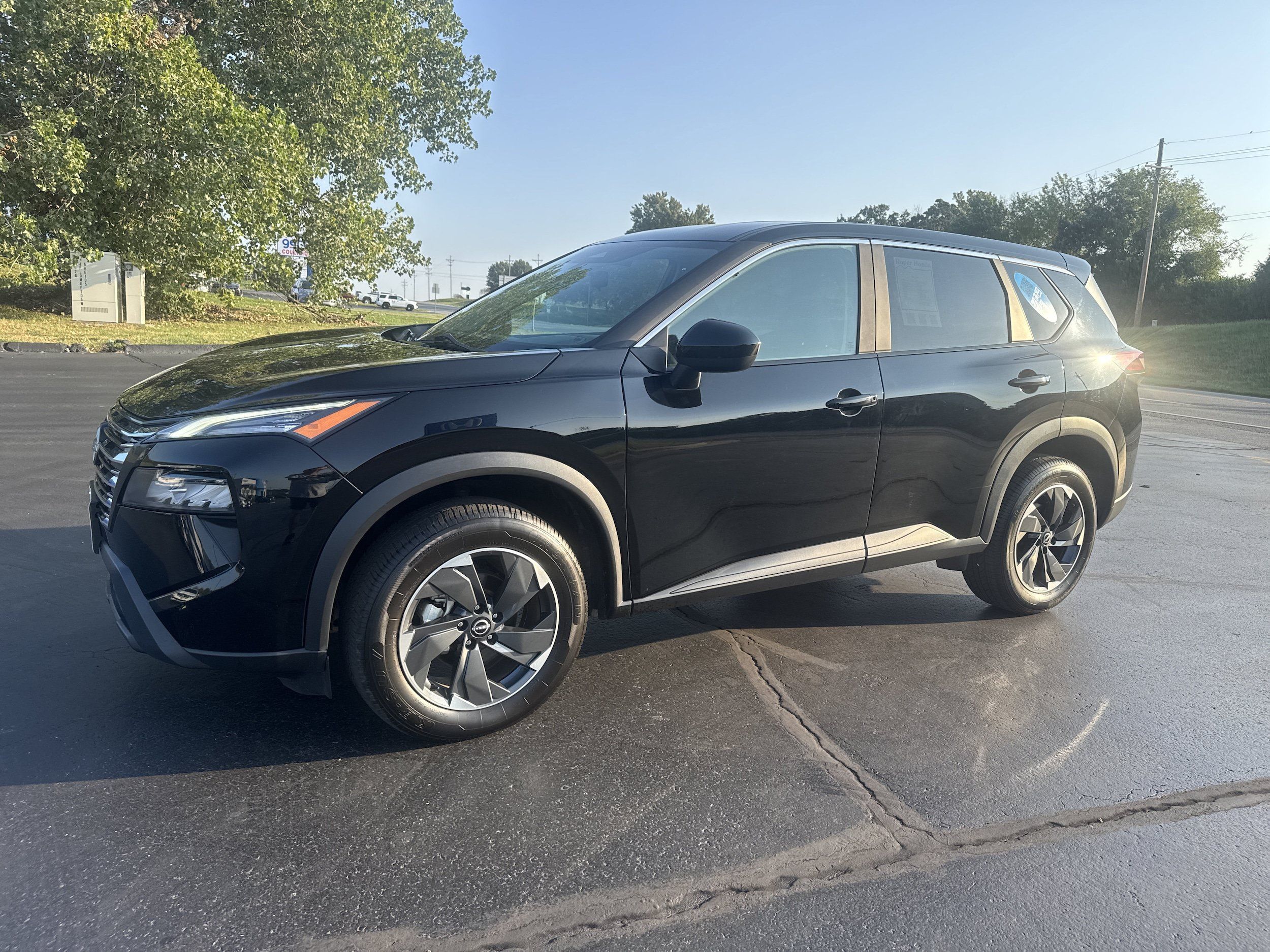 Used 2024 Nissan Rogue SV AWD/4WD image 5