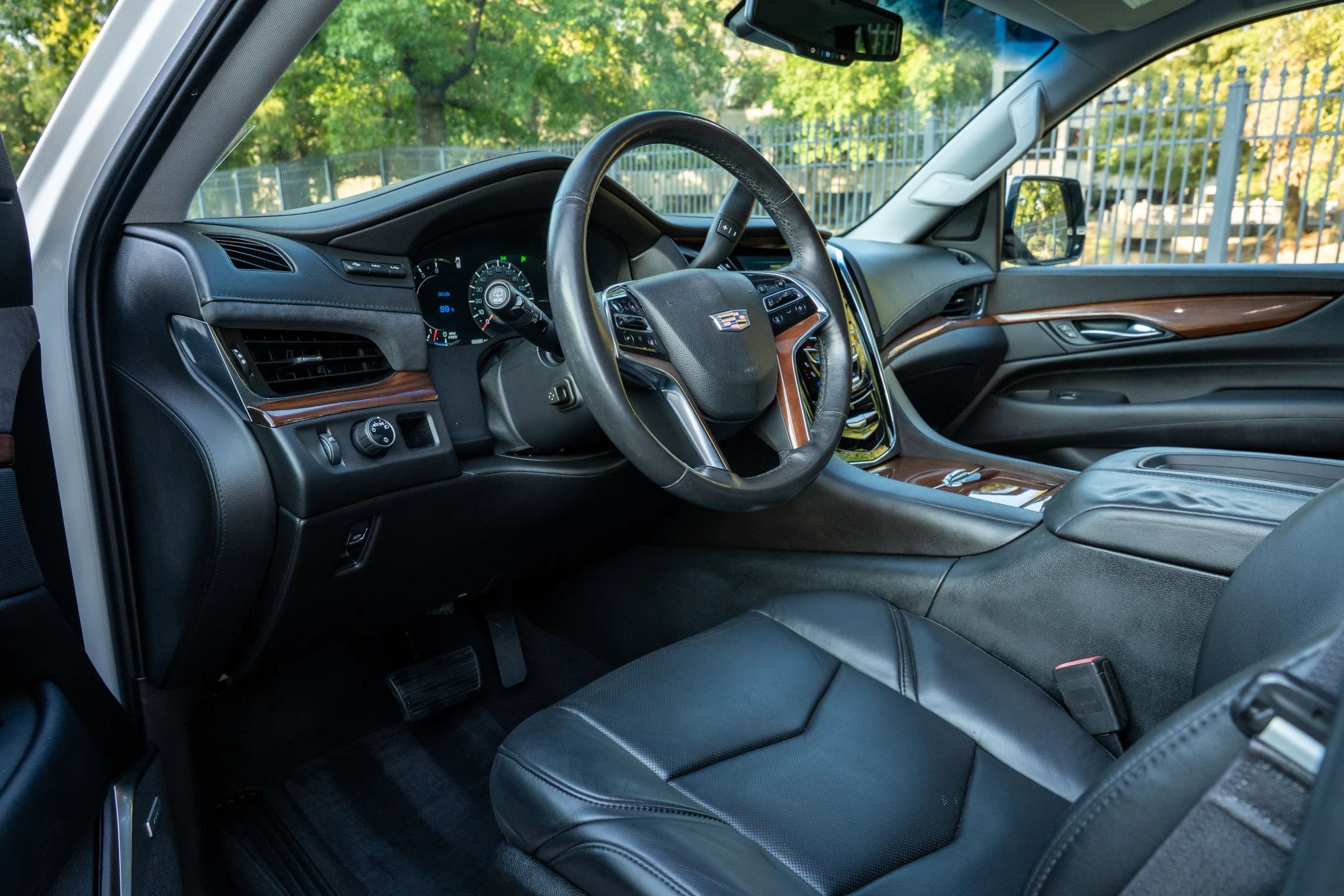 Used 2016 Cadillac Escalade Premium RWD image 10