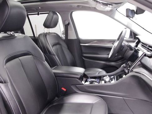 Used 2023 Jeep Grand Cherokee 4WD 4xe w/ Luxury Tech Group II image 12