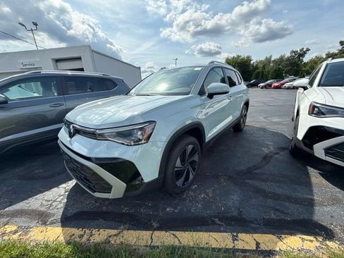 New 2026 Volkswagen Taos SE AWD/4WD image 3