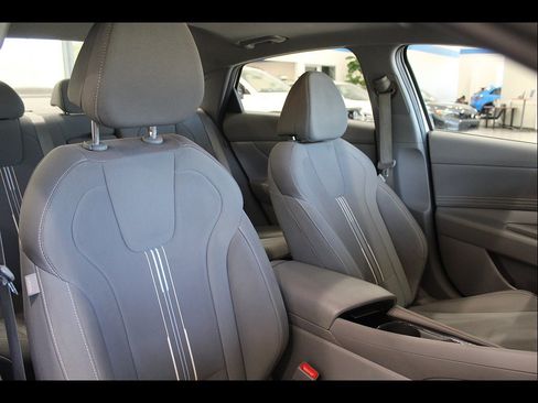 Used 2025 Hyundai Elantra SEL FWD image 23