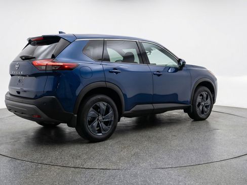 Used 2025 Nissan Rogue SV image 9